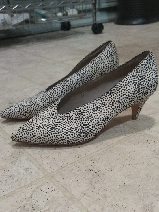 Boden Shoes - NWOT Boden Spotted Calf Hair & Leather Heels Sz 38 (7-7.5)
